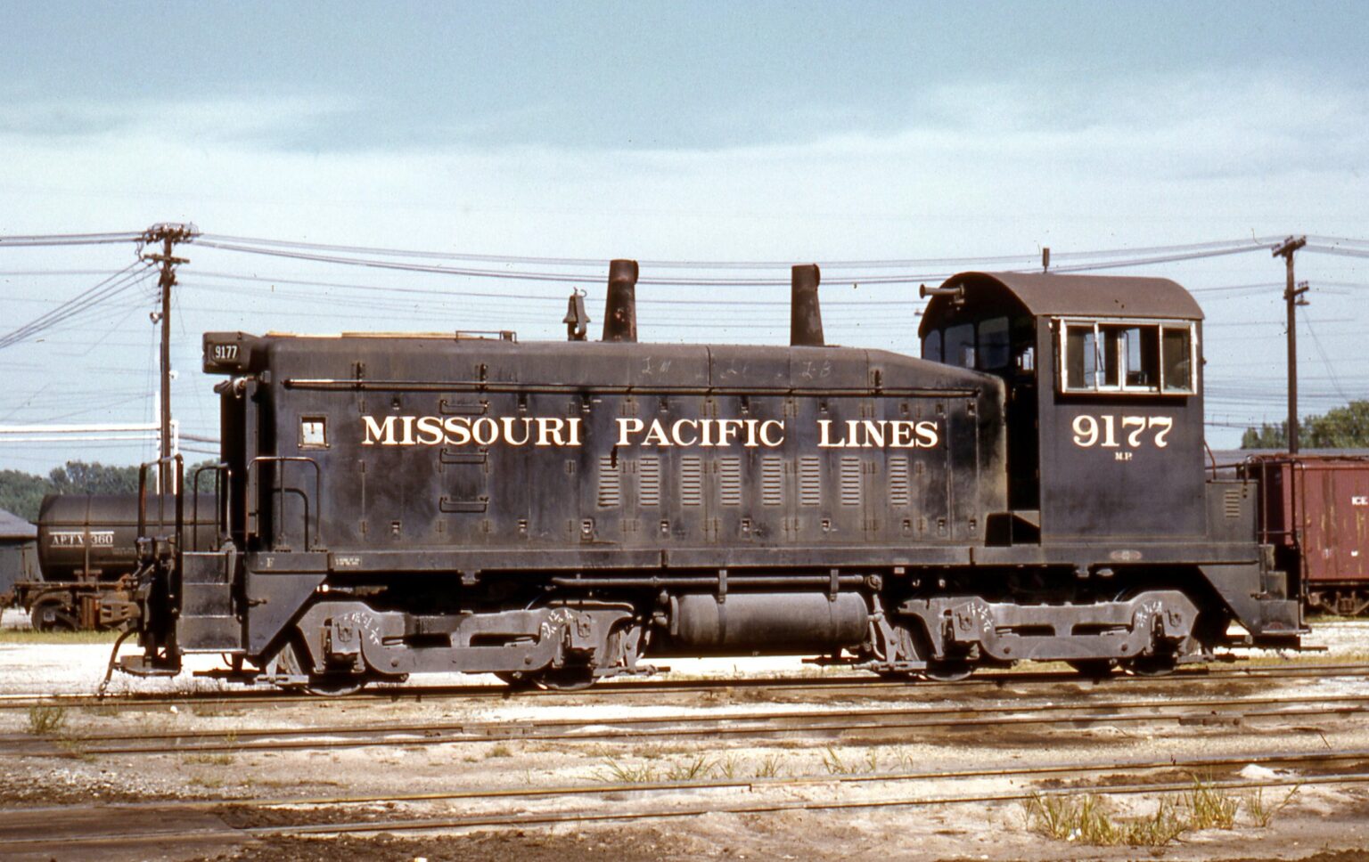 mopac-1940-s-and-1950-s-diesel-switchers-painting-standards-work-in